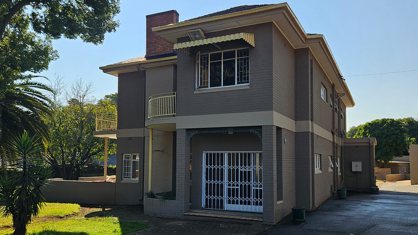 5 Whitford Road